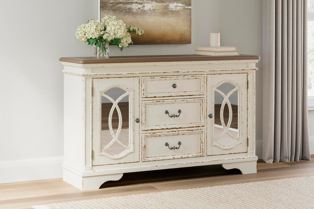 Realyn Dining Set