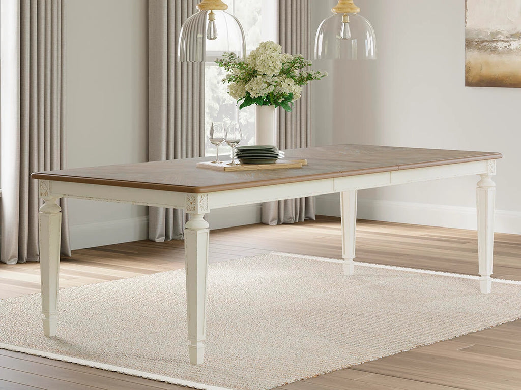 Realyn Dining Set